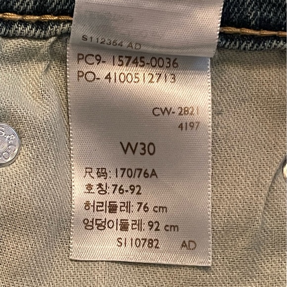 Levi’s Signature 11” Denim Shorts NWT - Picture 6 of 6